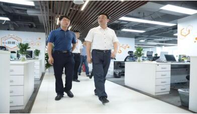 北京市經(jīng)信局領導蒞臨數(shù)據(jù)堂北京技術服務公司調研指導